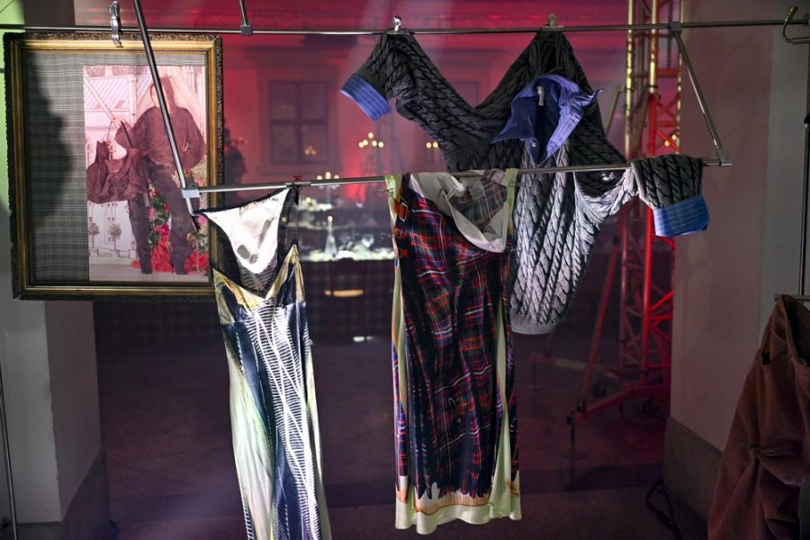 A GLENN MARTENS H&M ESEMÉNY LÁNGRA LOBBANTOTTA VARSÓT NYERS, BRIT EXCENTERIKUS STÍLUSÁVAL - DIVAT&STÍLUS - Hírek  - Glenn Martens H%26M, H%26M, 