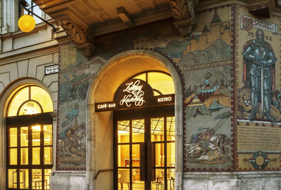 Szarvasgomba és kaviár jár a pogácsához, ehető arany pedig a kekszhez a Zsolnay Kávéházban - STYLELIFE - STYLE LOUNGE - Radisson Blu Béke Hotel, Stílusgourmand Afternoon Tea by Zsolnay Café, Zsolnay porcelánszervíz, 