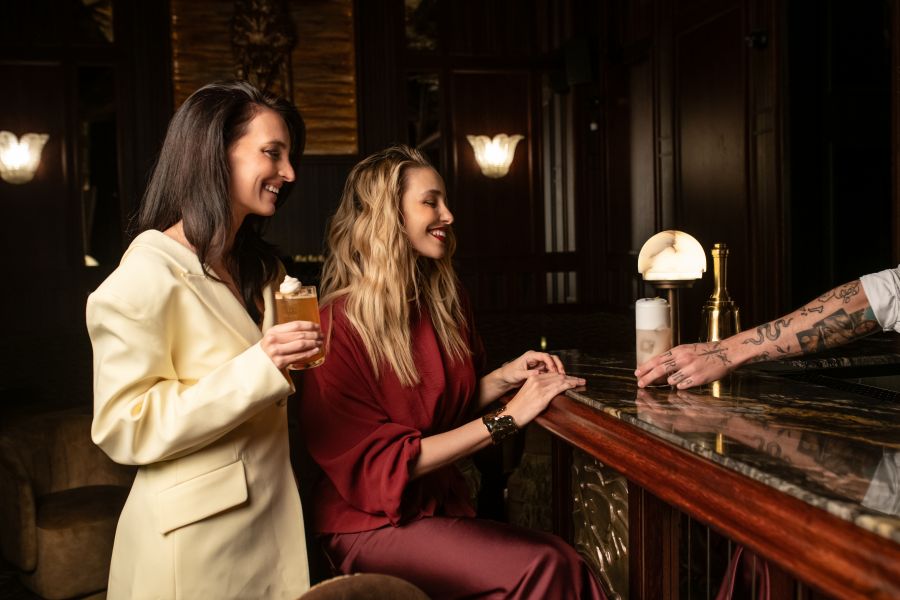 Visszatérés a klasszikus bárkultúra alapjaihoz: megnyitott a Lazy Lion bár az Adria Palotában - STYLELIFE - Gasztronómia - 