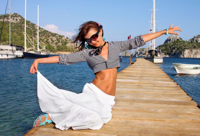 A szoknya - Stílusiskola -  - bukjelszoknya, divat, harangszoknya, krinolin, miniszoknya, rakott szoknya, szoknya, uszály, 