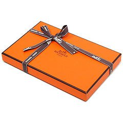 Hódolat a Hermésnek - Stílusiskola -  - cipők, divat, Hermés, kristály, luxis, nyakkendő, parfüm, Párizs, porcelén, retikül, Thierry Hermés, 