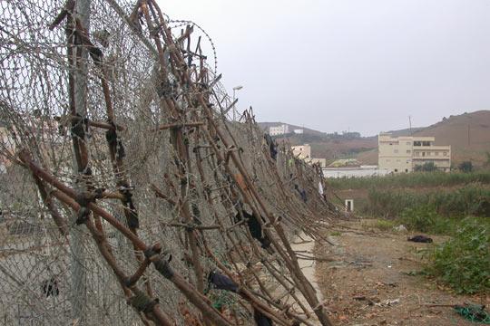 Szigorúan őrzött határok - Fesztelen mindennapok -  - Ceuta, Ciprus, ciszjordánia, Észak-Írország, határ, Korea, Melilla, Mexikó, peace lines, USA, zöld vonal, 