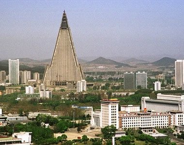 Amikor a tervezőnek elgurult a gyógyszere - Otthon & Design -  - Liget téri aluljáró, Moqadishu- futballstadion, négyes metró, Pécsi toronyház, ryugyong hotel, sky dubai, stadler stadion, 