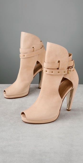 Divatjelentés 2009-re - Hírek  -  - cipő, divathír, maxiruha, táska, 