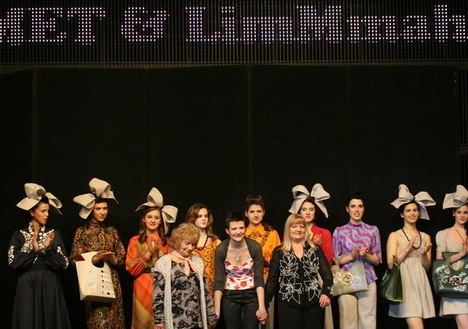 Divatbemutató a retro jegyében - Hírek  -  - divatbemutató a retro jegyében, legvidámabb barakk, vam design center, 