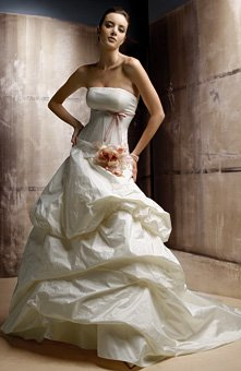 Menyasszonyi ruha trend mustra 2009 - Hírek  -  - 2009, esküvő, Menyasszony, ruhatrend, 