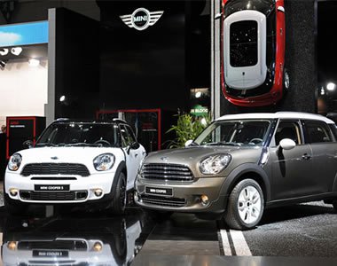 80. Nemzetközi Autószalon a mozgás és dinamika jegyében -  -  - 80. nemzetközi autószalon, alfa romeo, audi, kiállítás, mercedes, mini, peugeot, porsche, 