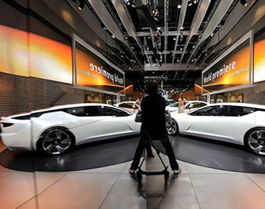 80. Nemzetközi Autószalon a mozgás és dinamika jegyében -  -  - 80. nemzetközi autószalon, alfa romeo, audi, kiállítás, mercedes, mini, peugeot, porsche, 