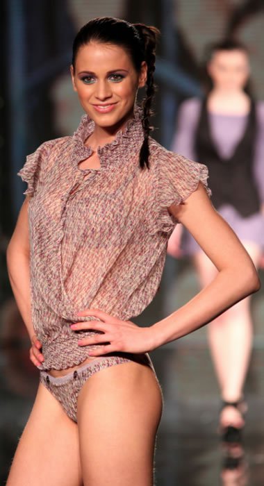 Mesebeli tavasz - álomszerű stíluskavalkád - Hírek  -  - divatbemutató, divatesemény, divathír, Lakatos Márk, Wonderland tavasz/nyár, 