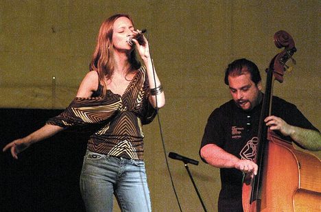 Élénken a koncertek között - Fesztelen mindennapok -  - 