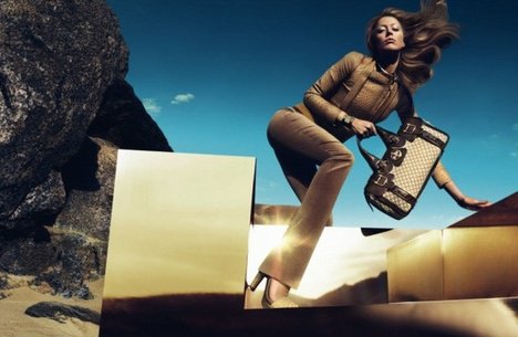 Gucci kampány 2010/11 ősz/tél - Hírek  -  - 2010/11, Gucci, kampány, Marcus Piggott, Mert Alas, ősz/tél, Raquel Zimmermann, 