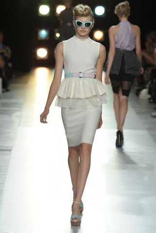 Japán divathét: a ruhák klasszikusak és mértéktartóak - Hírek  -  - divat, divathét, Japán, tervező, trend, 