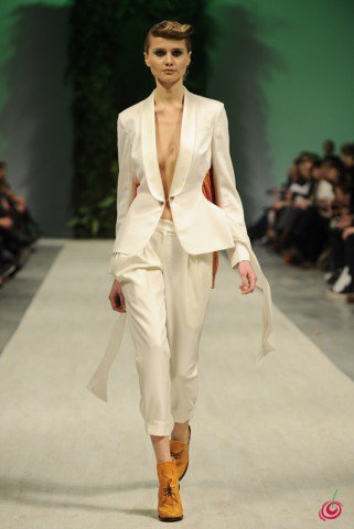 Egy ukrán kollekció, amit Paris Hilton mutatott be - Hírek  -  - Andre Tann, divat, divathét, Kijev, Paris Hilton, trend, Ukrán, 