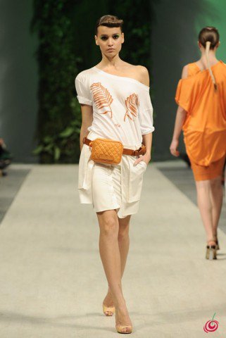 Egy ukrán kollekció, amit Paris Hilton mutatott be - Hírek  -  - Andre Tann, divat, divathét, Kijev, Paris Hilton, trend, Ukrán, 