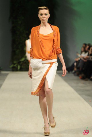 Egy ukrán kollekció, amit Paris Hilton mutatott be - Hírek  -  - Andre Tann, divat, divathét, Kijev, Paris Hilton, trend, Ukrán, 