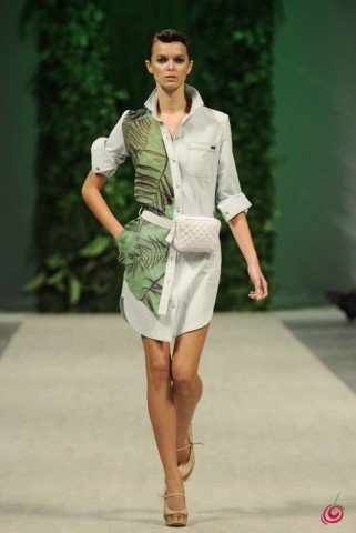 Egy ukrán kollekció, amit Paris Hilton mutatott be - Hírek  -  - Andre Tann, divat, divathét, Kijev, Paris Hilton, trend, Ukrán, 