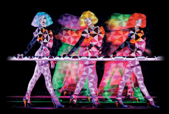 Nálunk is megőrült a párizsi ló - Fesztelen mindennapok -  - ++erotika, ++m%C5%B1v%C3%A9szet, +Crazy+Horse, meztelens%C3%A9g, 