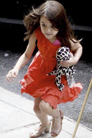 Victoria Beckham 2012-es tervei - Hírek  - Stílusiskola - 2012 tavasz, gyermekdivat, Suri Cruise, Victoria, Victoria Beckham, 