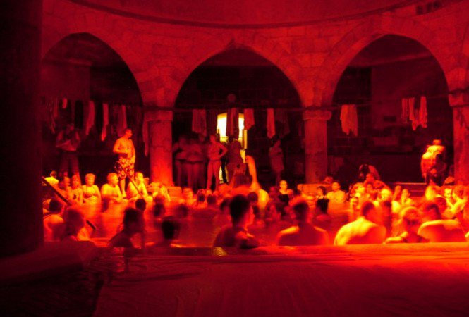 Fürdők Éjszakája: szombaton hajnalig lehet fürödni - Fesztelen mindennapok -  - Budapesti gyógyfürdők, buli, könnyű, programajánló, szórakozás, 