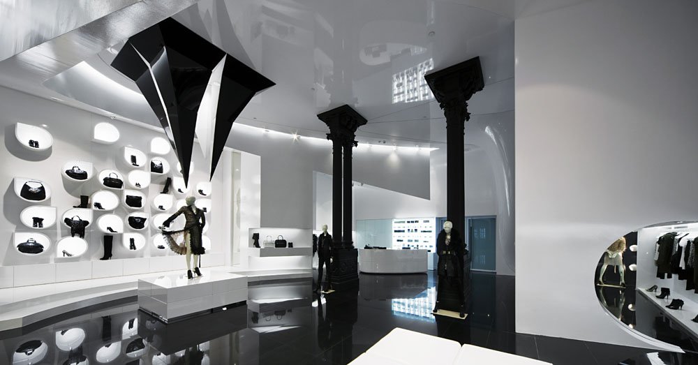 Capsula: az Andrássy új ékessége - Hírek  -  - ++Cesare+Paciotti, ++divat, ++Dolce+%26+Gabbana, ++Giorgio+Armani, ++Givenchy, ++Tom+Ford, ++Yves+Saint+Laurent, +Blumarine, Capsula+Multibrand+Store, 