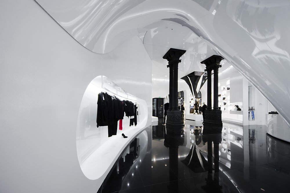 Capsula: az Andrássy új ékessége - Hírek  -  - ++Cesare+Paciotti, ++divat, ++Dolce+%26+Gabbana, ++Giorgio+Armani, ++Givenchy, ++Tom+Ford, ++Yves+Saint+Laurent, +Blumarine, Capsula+Multibrand+Store, 