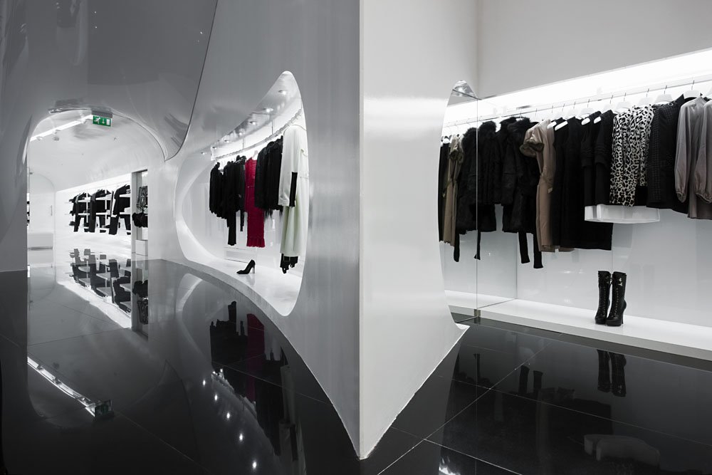 Capsula: az Andrássy új ékessége - Hírek  -  - ++Cesare+Paciotti, ++divat, ++Dolce+%26+Gabbana, ++Giorgio+Armani, ++Givenchy, ++Tom+Ford, ++Yves+Saint+Laurent, +Blumarine, Capsula+Multibrand+Store, 