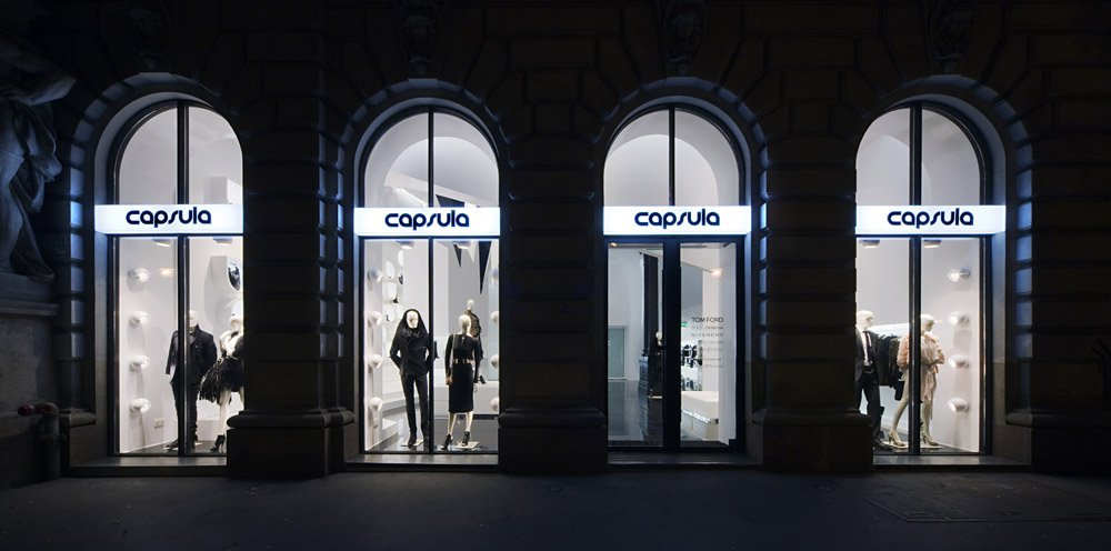 Capsula: az Andrássy új ékessége - Hírek  -  - ++Cesare+Paciotti, ++divat, ++Dolce+%26+Gabbana, ++Giorgio+Armani, ++Givenchy, ++Tom+Ford, ++Yves+Saint+Laurent, +Blumarine, Capsula+Multibrand+Store, 
