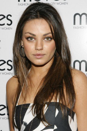 2011 kedvencei - 4 típus, 12 nő - Fesztelen mindennapok -  - Blake Lively, cicaszem, Kim Kardashian, latin, Lucy Hale, Mila Kunis, nőideál, szexszimbólum, sztár, 