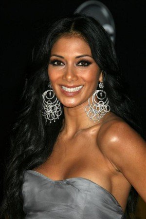 2011 kedvencei - 4 típus, 12 nő - Fesztelen mindennapok -  - Blake Lively, cicaszem, Kim Kardashian, latin, Lucy Hale, Mila Kunis, nőideál, szexszimbólum, sztár, 