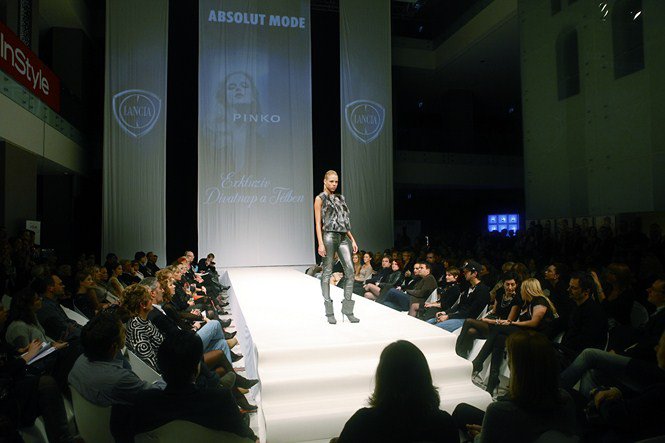 A Pinko exkluzív kollekciója - Hírek  -  - Absolut Vodka, földszínek, karácsonyi kollekció, kötött, műszőrme, Pinko, 