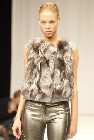 A Pinko exkluzív kollekciója - Hírek  -  - Absolut Vodka, földszínek, karácsonyi kollekció, kötött, műszőrme, Pinko, 