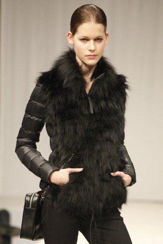 A Pinko exkluzív kollekciója - Hírek  -  - Absolut Vodka, földszínek, karácsonyi kollekció, kötött, műszőrme, Pinko, 