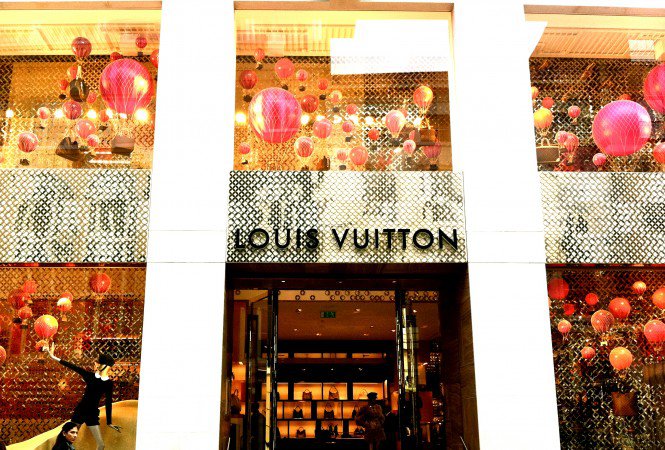 Óh...azok a csodálatos Louis Vuitton kirakatok! - Hírek  -  - dekoráció, kirakat, Louis Vuitton, Párizs, táska, 