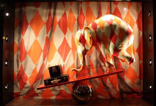 Óh...azok a csodálatos Louis Vuitton kirakatok! - Hírek  -  - dekoráció, kirakat, Louis Vuitton, Párizs, táska, 