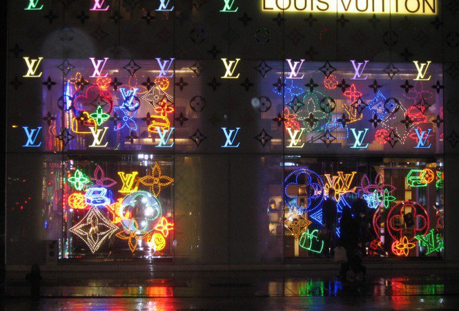 Óh...azok a csodálatos Louis Vuitton kirakatok! - Hírek  -  - dekoráció, kirakat, Louis Vuitton, Párizs, táska, 