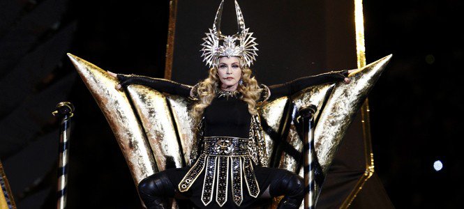 Másold Madonnát! - Hírek  -  - arany, combcsizma, fekete, flitterek, Givenchy, Madonna, Super Bowl, 