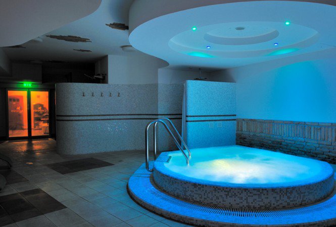 Merülj el benne: SPA birodalmak - Fesztelen mindennapok -  - fürdőszoba, gőzkabin, jacuzzi, luxus, spa, szaniter, wellness, zuhanyzó, 