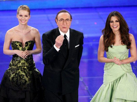 Sanremo 2012 - Fesztelen mindennapok -  - Alberta Ferretti, botrány, dalverseny, Eurovíziós Dalfesztivál, olasz, Osvárt Andrea, Roberto Cavalli, San Remo, villantás, 