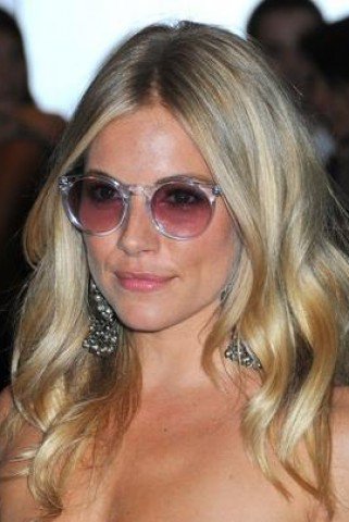 A karika szemüveg az új wayfarer - Hírek  -  - karika szemüveg, LAdy Gaga, napszemüveg, New York Fashion Week, Ozzy Osbourne, 