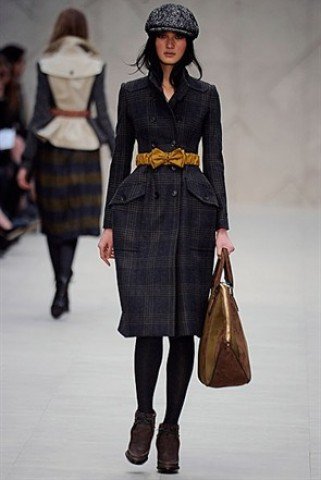 Letisztult elegancia: Burberry Prorsum - Hírek  -  - burberry, divathét, esernyő, london, tél, 