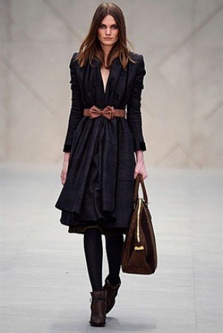 Letisztult elegancia: Burberry Prorsum - Hírek  -  - burberry, divathét, esernyő, london, tél, 