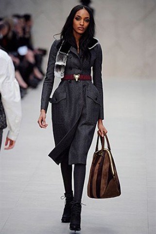 Letisztult elegancia: Burberry Prorsum - Hírek  -  - burberry, divathét, esernyő, london, tél, 