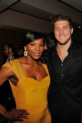 Így buliztak a sztárok az Oscar után - Fesztelen mindennapok -  - buli, Elton John, Jennifer Lopez, Miley Cirus, Oscar 2012, party, Vanity Fair, villantás, 