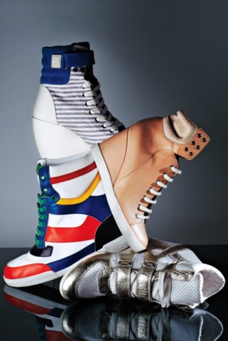 Ringó csípő, szép vádli sportcipőben? - Hírek  -  - Beckham, cipő, Gwen Stefani, Isabel Marant, magassarkú sportcipő, Miranda Kerr, Nike, szép vádli, trend, Victoria, wedge, 