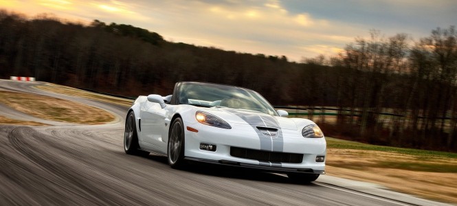 Elfújja az összes gyertyát a 60 éves Chevy Corvette -  -  - 60 éves Chevy Corvette, 