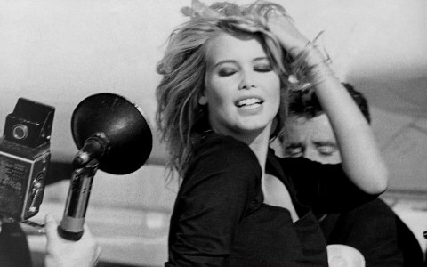 Csúcsformában 40 után is - DIVAT&STÍLUS - Hírek  - Claudia Schiffer, divat, farmer, Guess, kampány, 