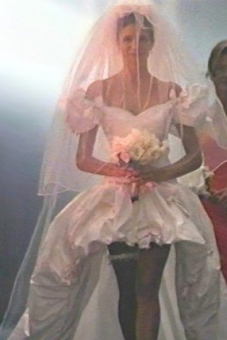 Ikonikus esküvői ruhák - DIVAT&STÍLUS - Stílusiskola - csokor, esküvő, esküvői ruha, fátyol, Galliano, Kate Middleton, oltár, Vera Wang, 