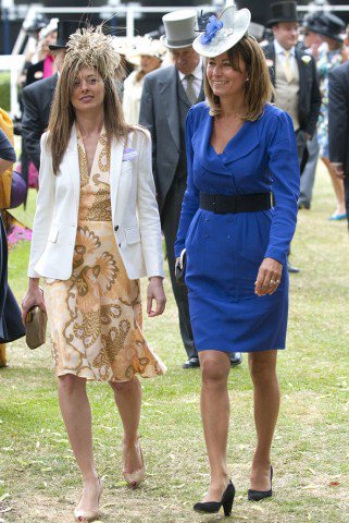 Kinek áll jobban? - DIVAT&STÍLUS - Hírek  - kinek áll jobban, Miranda Kerr, összehasonlítás, ruhák, ugyanaz, Victoria Beckham, 