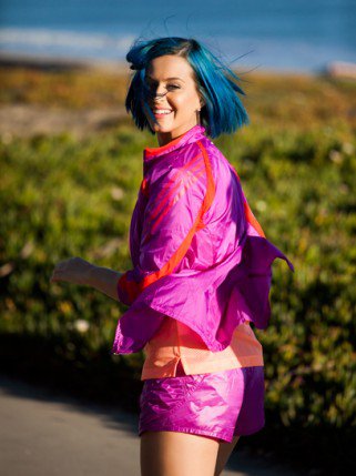 Katy Perry a szexi pink istennő - DIVAT&STÍLUS - Hírek  - Adidas, Adidas originals, jogging, Katy Perry, pink, szabadisőruha, tánc, 