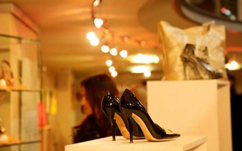 A nő és a fegyvere - DIVAT&STÍLUS - Hírek  - cipőkiállítás, Felly K, high heels, kiállítás, magassarkú, magma galéria, 